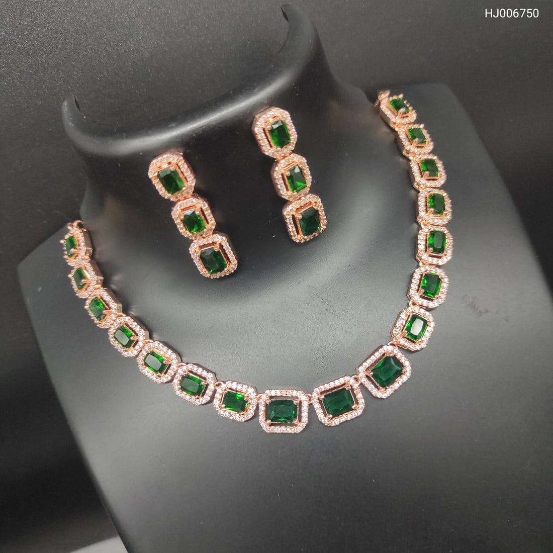 Platinum Diamond, Pear shaped Emerald Necklace – Yafa Signed Jewels
